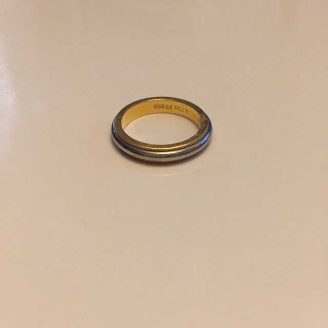 【ティファニー(Tiffany & Co.)の口コミ】 結婚指輪はシンプルな指輪が多い中、凝ったデザインで18Kとプラチナのコン…