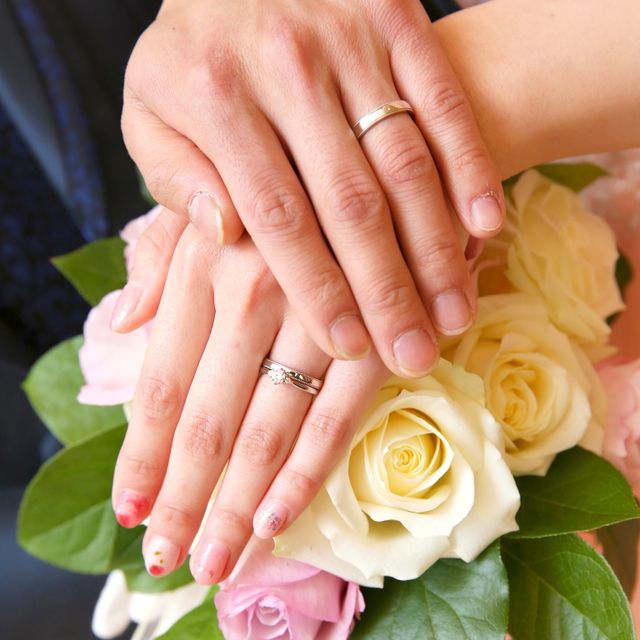 【LUCIE(ルシエ)の口コミ】 パッと見た印象はシンプルだけど、ふちにミル打ち加工が施されているデザ…