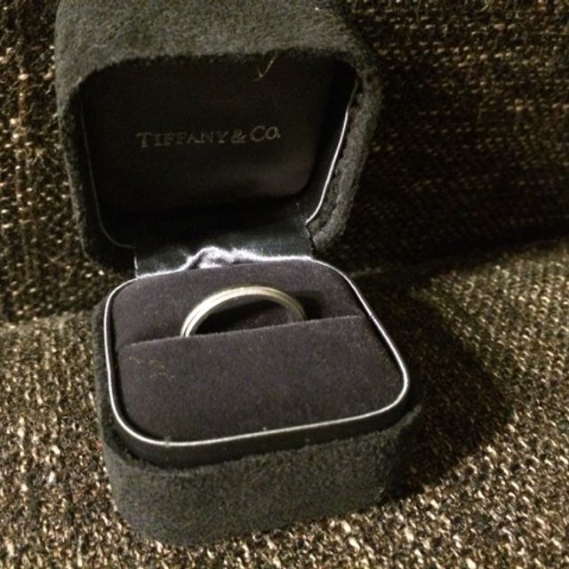 【ティファニー(Tiffany & Co.)の口コミ】 重厚感ある見た目ですがつけごこちは見た目よりも軽く、とても肌馴染みが…