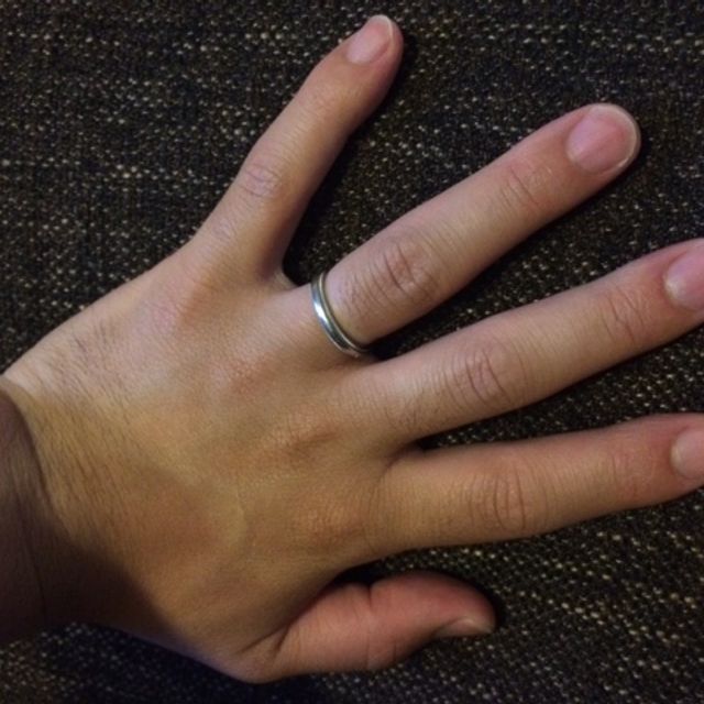 【ティファニー(Tiffany & Co.)の口コミ】 重厚感ある見た目ですがつけごこちは見た目よりも軽く、とても肌馴染みが…