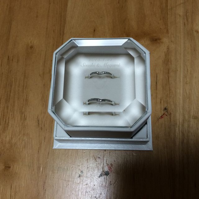 【4℃ BRIDAL(ヨンドシーブライダル)の口コミ】 仕事中に付けられるシンプルなデザインだが、あまり他と被らない単純では…