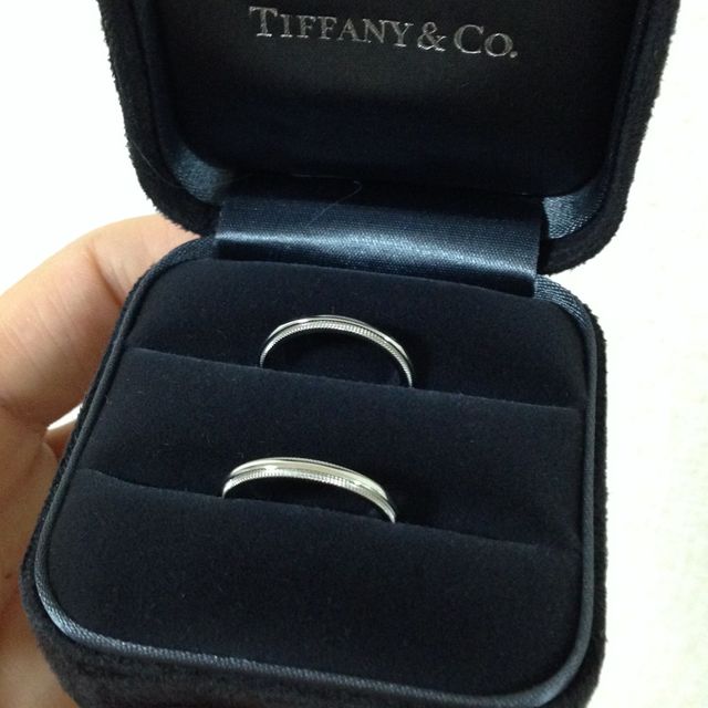 【ティファニー(Tiffany & Co.)の口コミ】 二人とも子ども相手の仕事で手が汚れることが多いため、シンプルなデザイ…