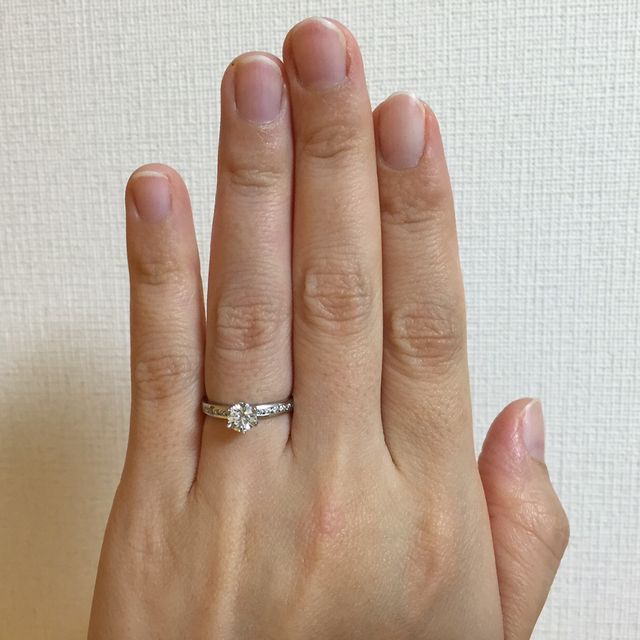 【ティファニー(Tiffany & Co.)の口コミ】 定番のブリリアントカットなので年齢や時代に関係なくつけられると思いま…