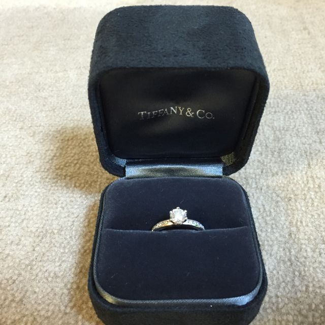 【ティファニー(Tiffany & Co.)の口コミ】 定番のブリリアントカットなので年齢や時代に関係なくつけられると思いま…