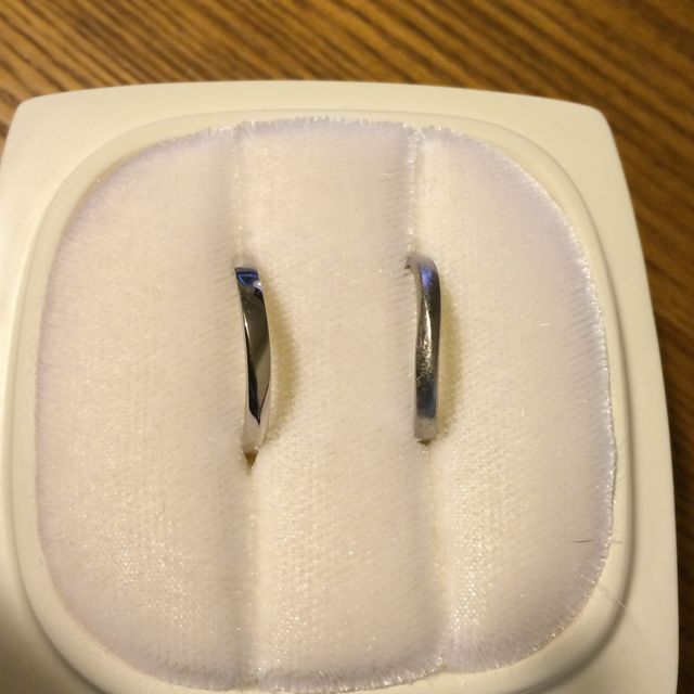 【俄(にわか)の口コミ】 シンプルで飽きのこない、かつ個性的なデザインのものを探していたので、…