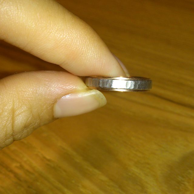 【SORA(ソラ)の口コミ】 この指輪は表面の凹凸が自分で作ることができ、凹凸を多くするも少なくす…