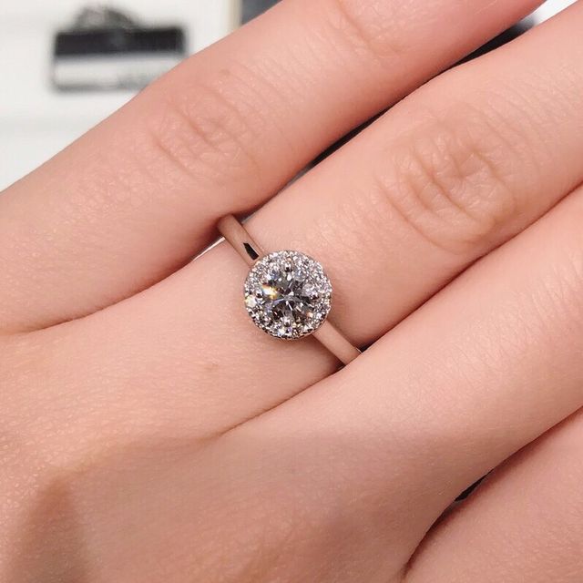 【ラザール ダイヤモンド(LAZARE DIAMOND)の口コミ】 デザインとダイヤモンドどちらにもこだわりがあり色々見て回った結果、こ…