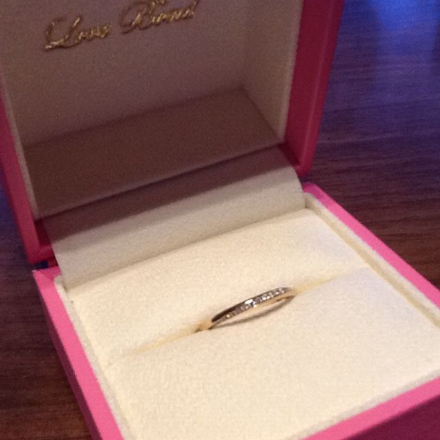 【Love Bond(ラブボンド)の口コミ】 肌になじみやすいゴールドでダイヤの入っているラインにもこだわりがある…