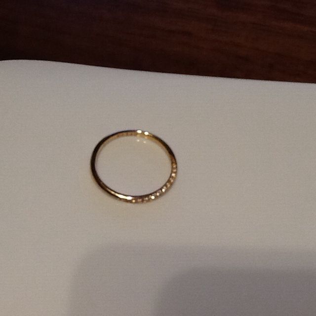 【Love Bond(ラブボンド)の口コミ】 肌になじみやすいゴールドでダイヤの入っているラインにもこだわりがある…