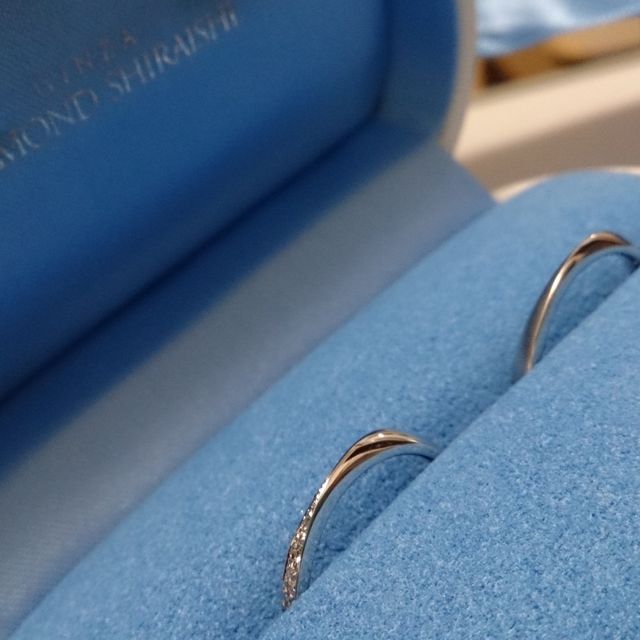 【銀座ダイヤモンドシライシの口コミ】 Bouquetのぐるりと施されたダイヤでどこから見てもキレイなシルエットと迷…