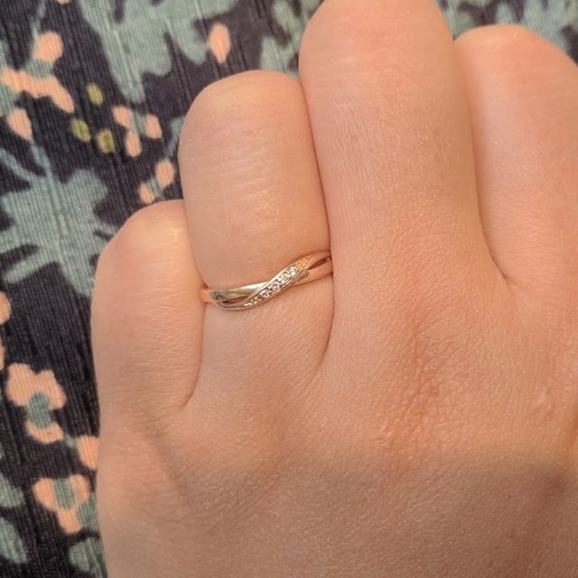 【4℃ BRIDAL(ヨンドシーブライダル)の口コミ】 男性用はシンプルなシルバーでストーンがないものを、女性用は女性らしい…