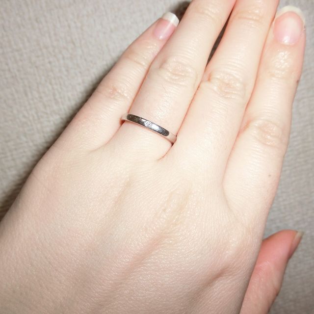 【カルティエ(Cartier)の口コミ】 以前から、結婚指輪は邪魔にならない細さで、さりげない大きさのダイヤが…