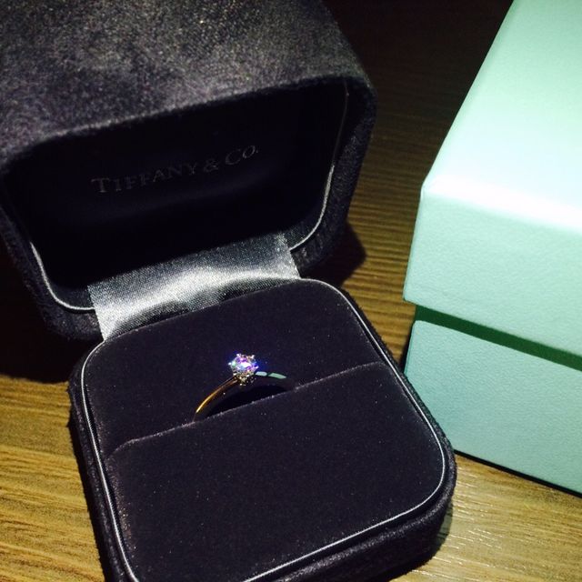 【ティファニー(Tiffany & Co.)の口コミ】 婚約指輪は一粒タイプのものかエタニティタイプのものか迷っていましたが…