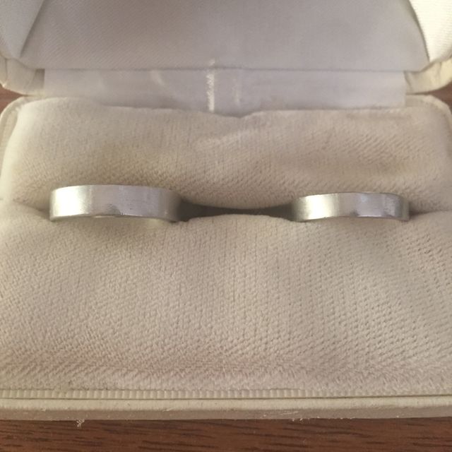 【アイプリモ(I-PRIMO)の口コミ】 石や飾りの全くないシンプルな指輪を探していて、店内の指輪を見ている内…