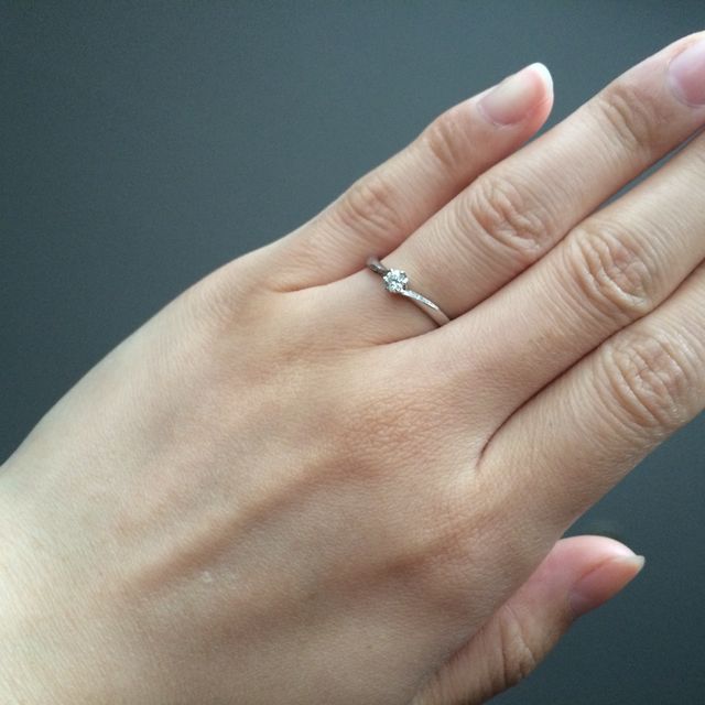 【4℃ BRIDAL(ヨンドシーブライダル)の口コミ】 歳を重ねてからも抵抗なく使えるシンプルなデザインが良いです。
またいず…