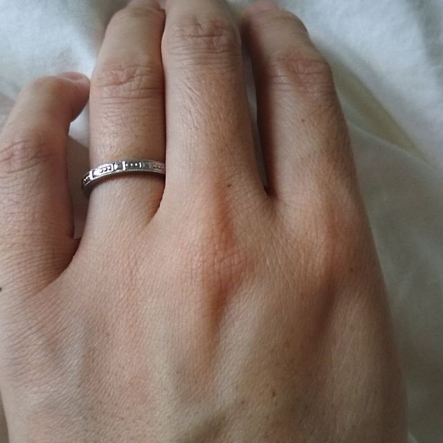 【ティファニー(Tiffany & Co.)の口コミ】 ティファニーのよく見かけるデザインではないものを選びました。ですが、…