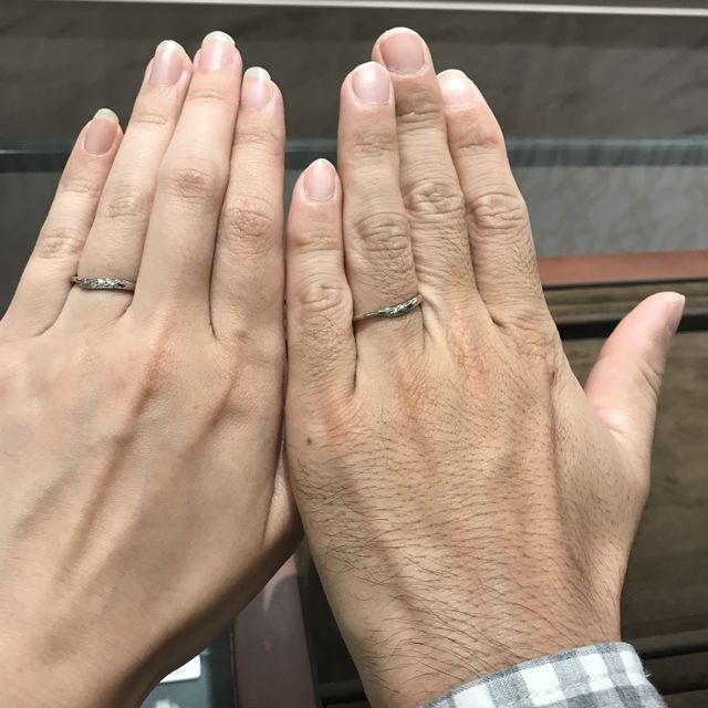 【アンジェリックフォセッテ(Angelique Fossette)の口コミ】 来店前は、S字でカーブの綺麗なものにしようと思っていましたが、婚約指輪…