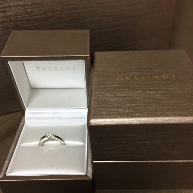 【ブルガリ(BVLGARI)の口コミ】 とにかくシンプルで普段使いもできそうなデザインに一目ぼれしました。一…