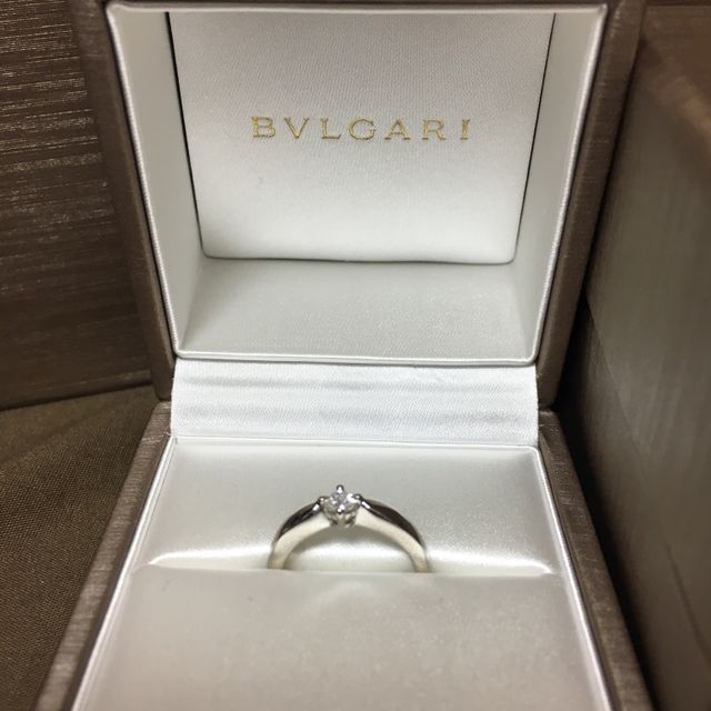 【ブルガリ(BVLGARI)の口コミ】 とにかくシンプルで普段使いもできそうなデザインに一目ぼれしました。一…