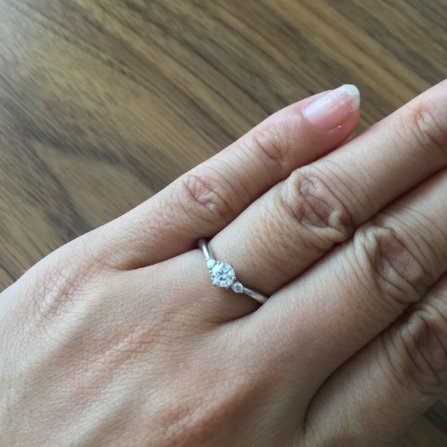 【アイプリモ(I-PRIMO)の口コミ】 指が太めの私は、少しでも細く見えるようにV字のデザインにすることを決め…