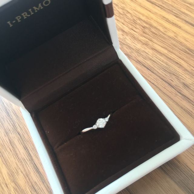 【アイプリモ(I-PRIMO)の口コミ】 指が太めの私は、少しでも細く見えるようにV字のデザインにすることを決め…