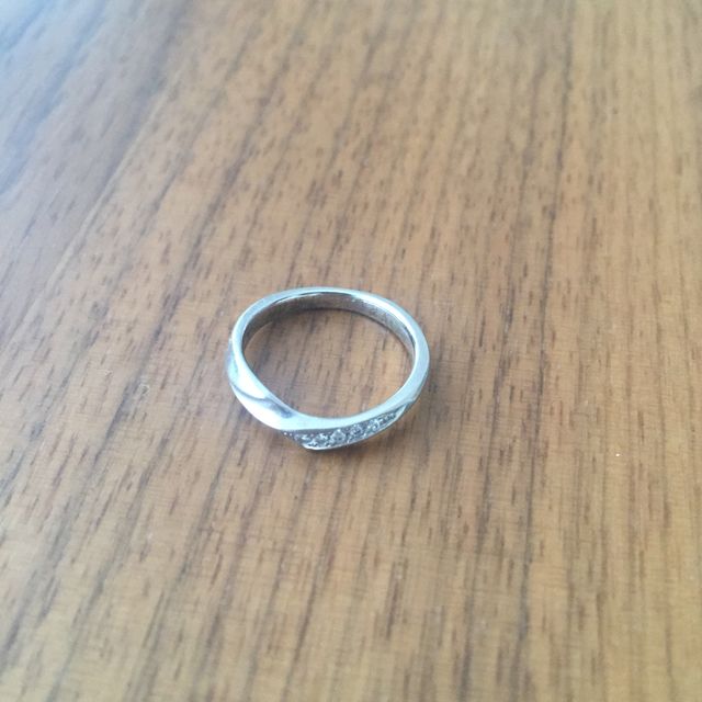 【LAPAGE(ラパージュ)の口コミ】 主人が職業上、シンプルな指輪しか着用できないので、私もプラチナでダイ…