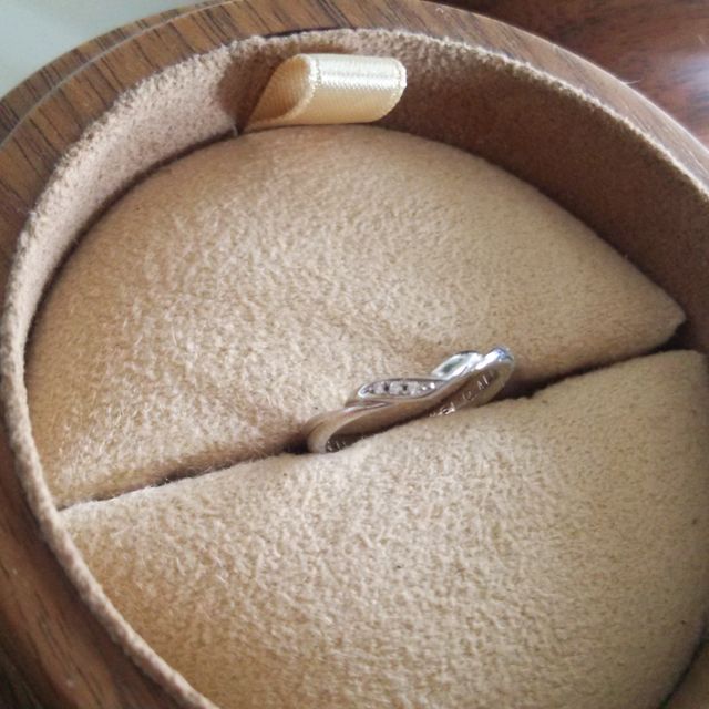 【COLANY(コラニー)の口コミ】 前に購入していたエンゲージリングと同じブランドだったことと、一緒に着…