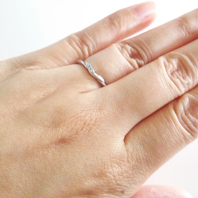 【COLANY(コラニー)の口コミ】 前に購入していたエンゲージリングと同じブランドだったことと、一緒に着…