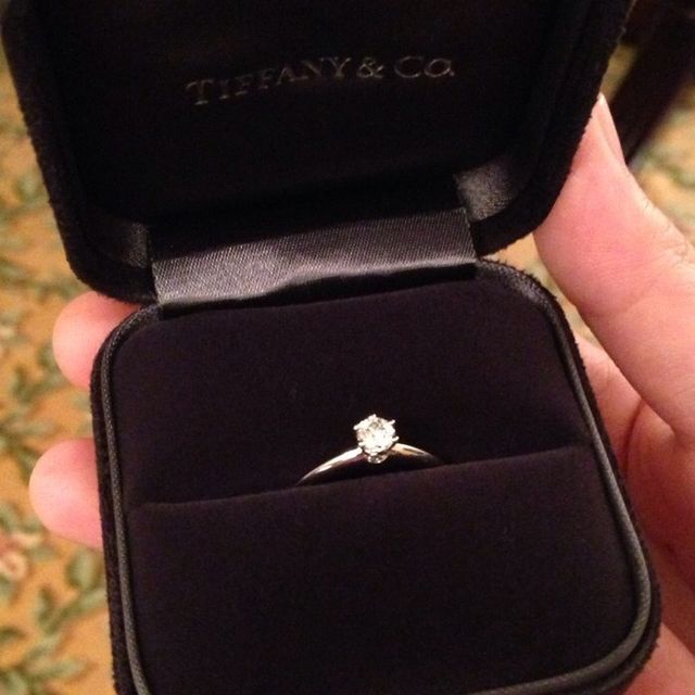 【ティファニー(Tiffany & Co.)の口コミ】 結婚指輪と重ね付けすることを考えて、長くつけても飽きがこないシンプル…