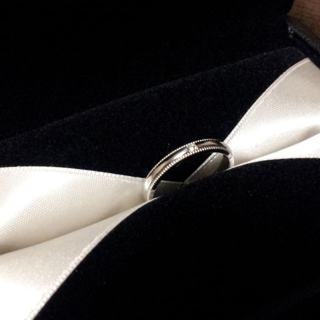 【エクセルコダイヤモンド(EXELCO DIAMOND)の口コミ】 結婚指輪は職場でも着けられるよう、シンプルなものを選びました。
婚約指…