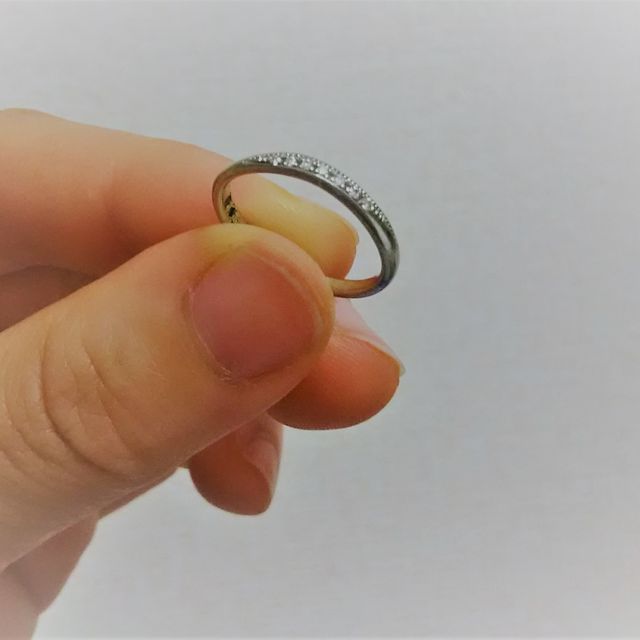 【Mariage ent(マリアージュエント)の口コミ】 先に同店舗で購入していた婚約指輪と重ね付けすることを前提にデザインを…