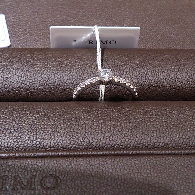 【アイプリモ(I-PRIMO)の口コミ】 アームにもたくさんのダイヤモンドが入っていて、とてもおしゃれです。
リ…