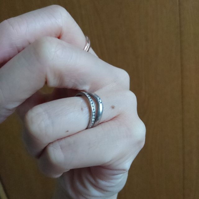 【ROYAL ASSCHER(ロイヤル・アッシャー)の口コミ】 結婚10周年…エタニティリングを探していました。
普段使いできるも…