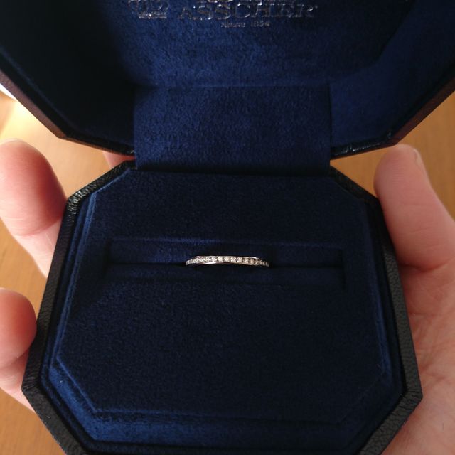 【ROYAL ASSCHER(ロイヤル・アッシャー)の口コミ】 結婚10周年…エタニティリングを探していました。
普段使いできるも…