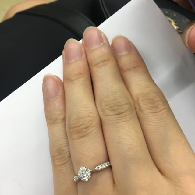 【GALA JEWELRY(ガラジュエリー)の口コミ】 0.5カラット、Dカラーで28万円で購入できました。大満足です。いろいろと…