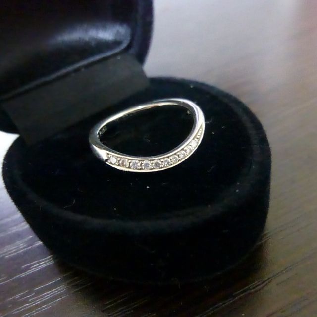 【4℃ BRIDAL(ヨンドシーブライダル)の口コミ】 婚約指輪と重ねづけがしたかったので重ねづけをして形が合うところと、シ…