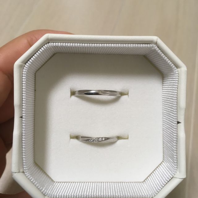 【4℃ BRIDAL(ヨンドシーブライダル)の口コミ】 彼が忙しく、指輪選びは任せると言ってくれたので、一人で下見に行きまし…