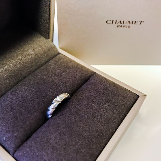 【ショーメ(CHAUMET)の口コミ】 指が細いので細めの指輪のほうが似合うかなとおもっていたのですが、トル…