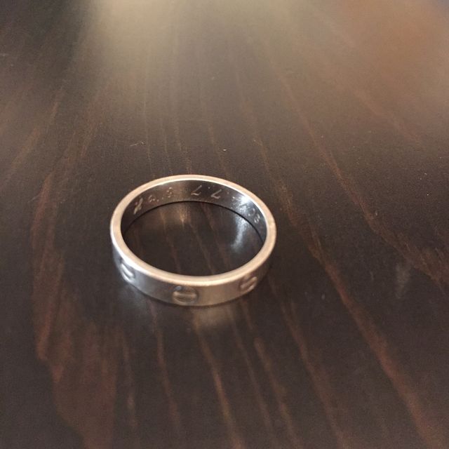 【カルティエ(Cartier)の口コミ】 いくつか他のブランドや指輪も見ましたが、
デザインがシンプルなのと、
…