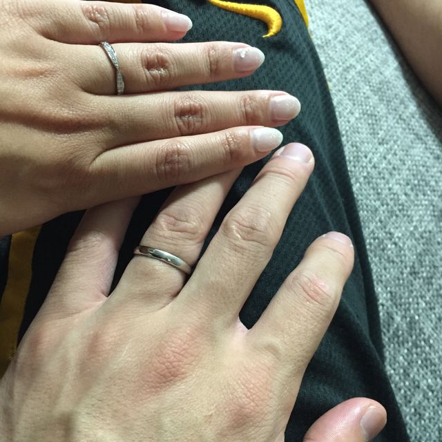 【ティファニー(Tiffany & Co.)の口コミ】 サプライズで頂いた婚約指輪と同じタイプ（中央にダイヤがないもの）があ…