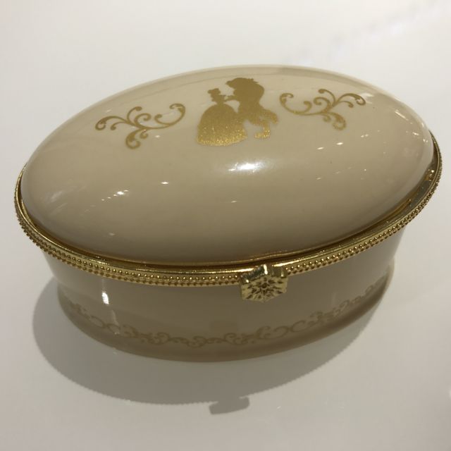 【Beauty and the Beast(ディズニー美女と野獣)の口コミ】 ディズニーが好きだった、というのもありますが、何よりなかなかないデザ…