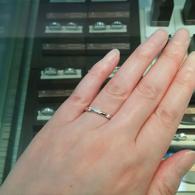 【COLANY(コラニー)の口コミ】 他の面白いデザインにも惹かれましたが、比較的シンプルなこちらを試着さ…