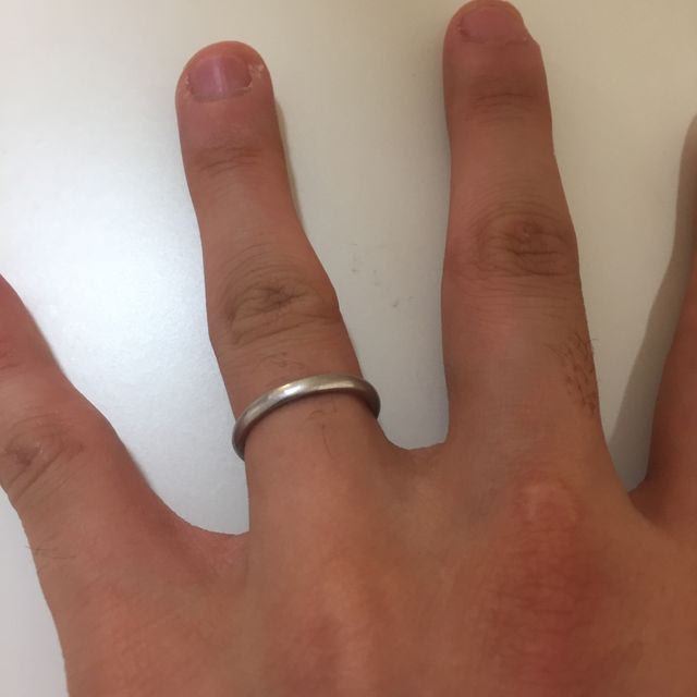 【4℃ BRIDAL(ヨンドシーブライダル)の口コミ】 シンプルなデザインで、飽きがこない、というのが一番の決め手となりまし…