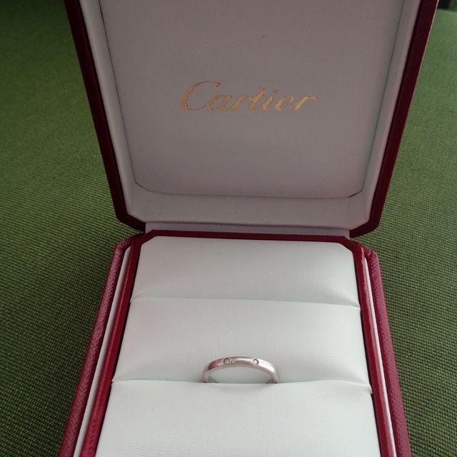 【カルティエ(Cartier)の口コミ】 まず、自分の指に似合うかが一番のポイントでした。また、この指輪は、二…