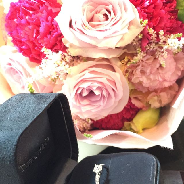 【ティファニー(Tiffany & Co.)の口コミ】 婚約指輪はゴージャスなものが欲しいと彼におねだりをし、中央に大きなダ…
