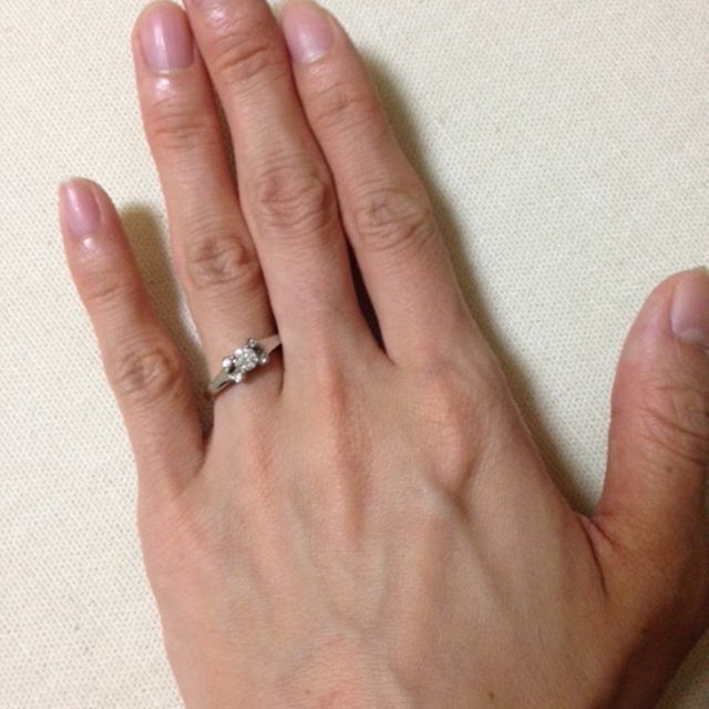 【カルティエ(Cartier)の口コミ】 リボンのようなデザインがとてもかわいらしかったため、一目惚れでした。…