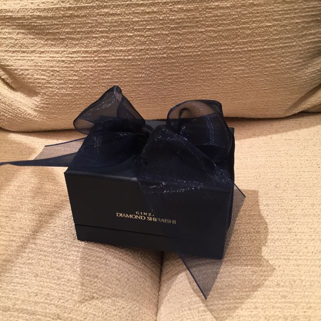 【銀座ダイヤモンドシライシの口コミ】 カーブがきいており、ダイヤモンドも散りばめられているため、とても上品…