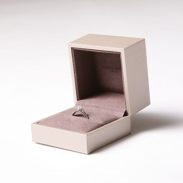 【ショーメ(CHAUMET)の口コミ】 シンプルなデザインですが指につけたときに、指輪の重みをしっかりと感じ…