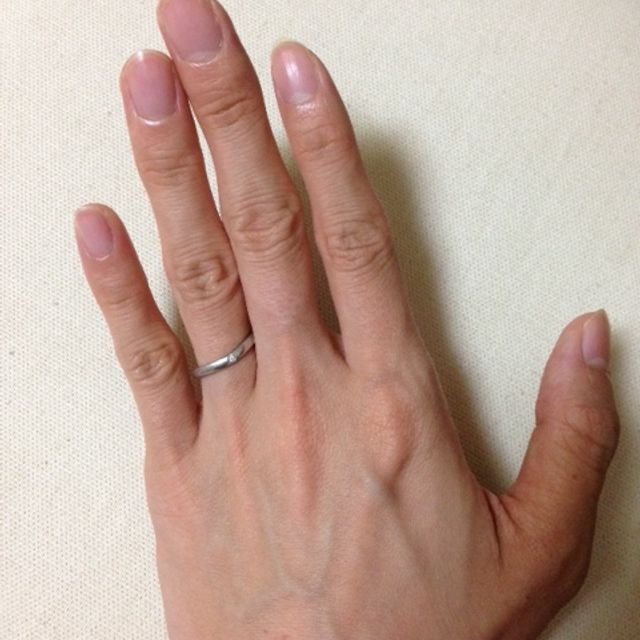 【カルティエ(Cartier)の口コミ】 曲線がとても美しく、指をきれいにみせてくれる指輪です。また、全部で３…