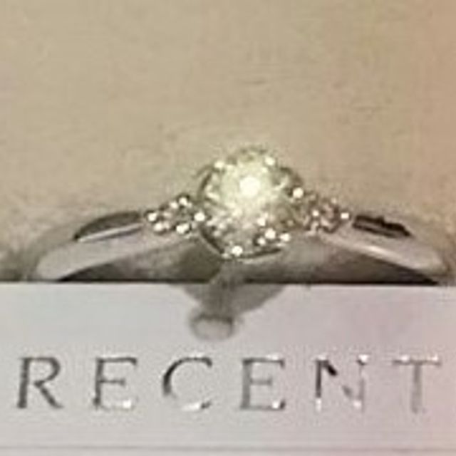 【TRECENTI(トレセンテ)の口コミ】 花モチーフの大変可愛らしいデザインなので、躊躇される方もいるそうです…